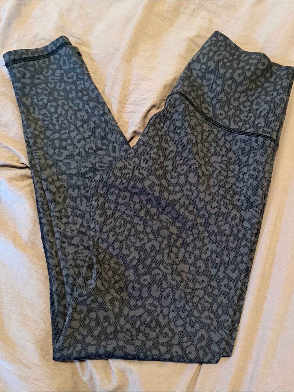 Black and grey aerie leopard print leggings